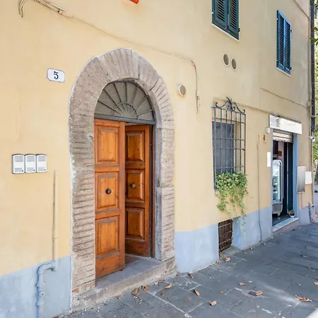 Piazza Napoleone Lovely Central Apartment Lucca Buitenkant foto