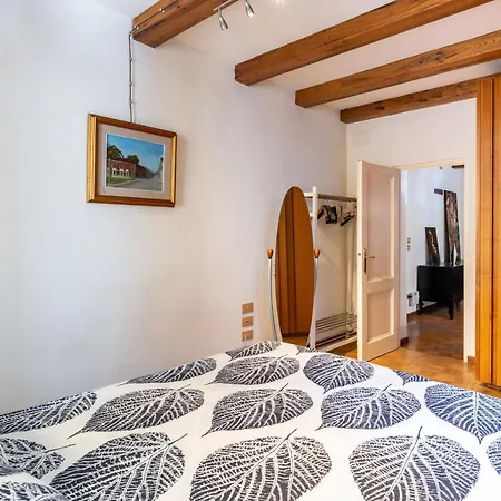 Piazza Napoleone Lovely Central Apartment Lucca Buitenkant foto