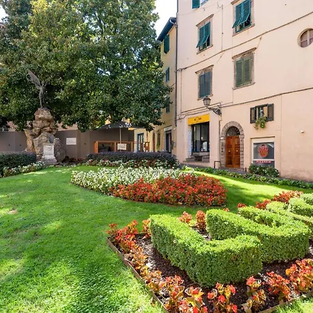 Piazza Napoleone Lovely Central Apartment Lucca Buitenkant foto