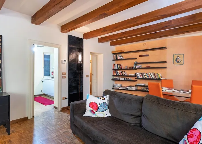 Piazza Napoleone Lovely Central Apartment